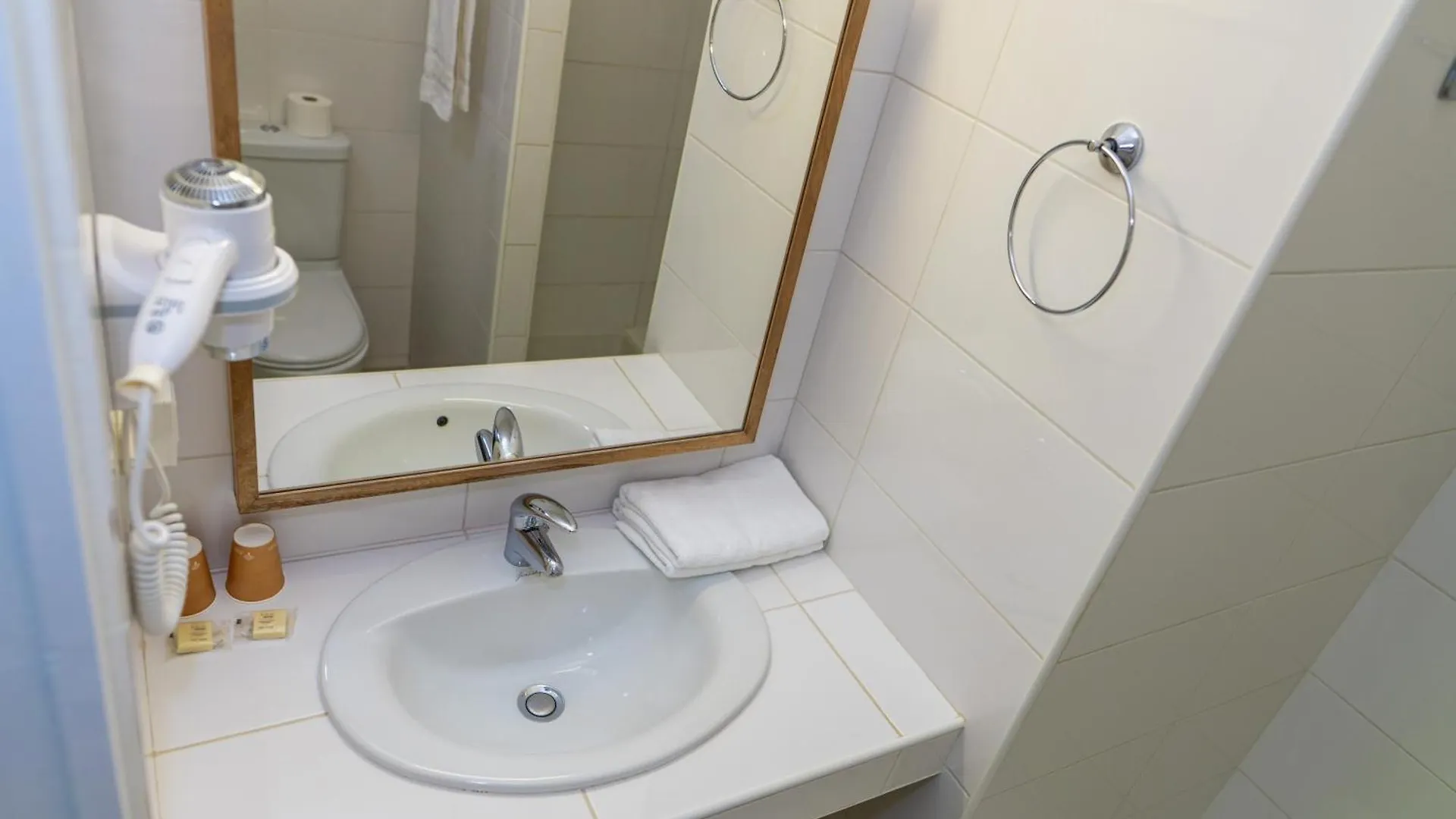 Hotel Les Oliviers Draguignan 2*,