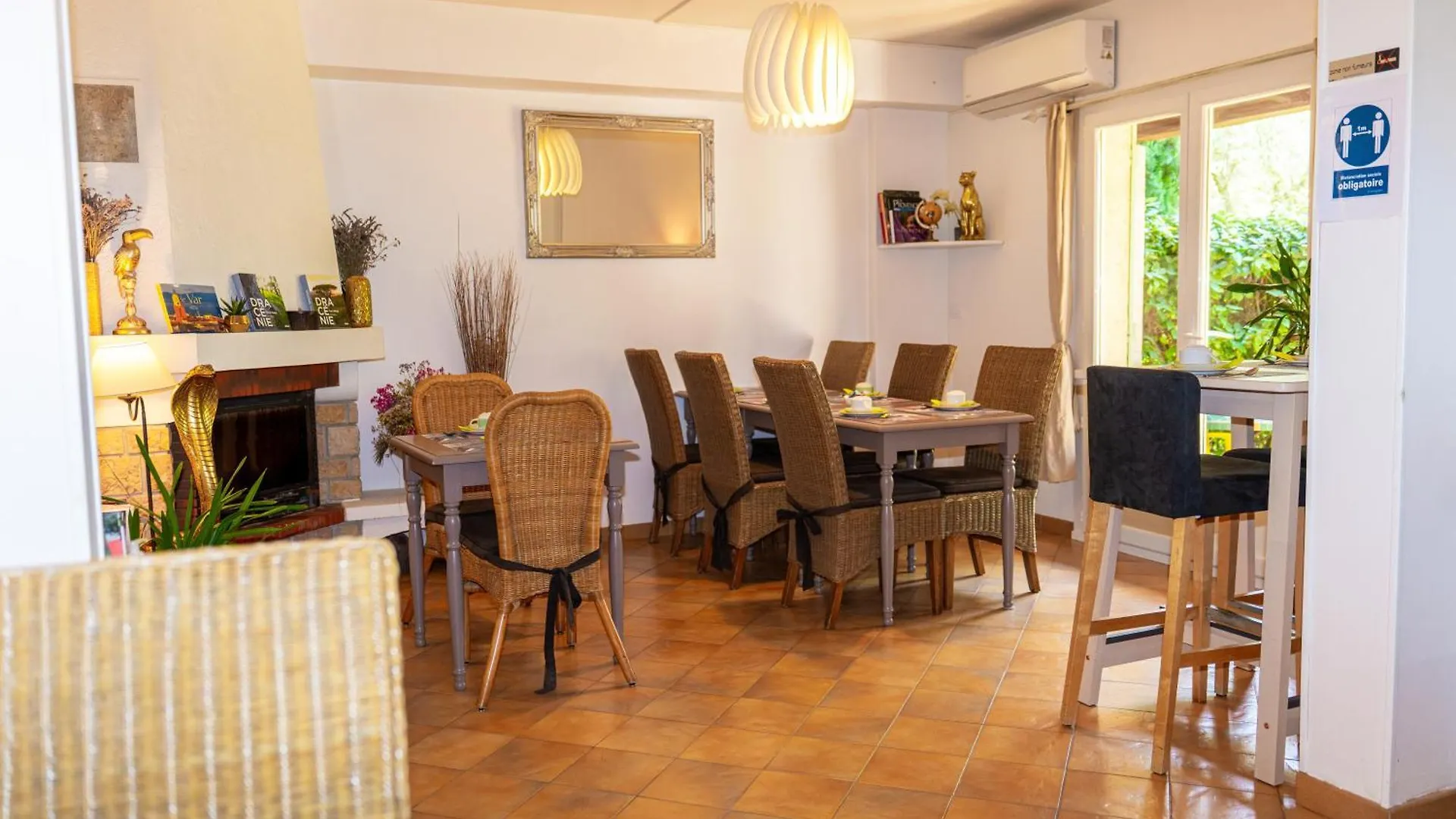 Hotel Les Oliviers Draguignan 2*,